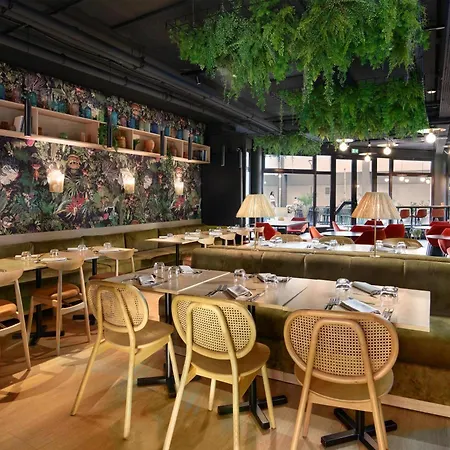 Отель Radisson 4*